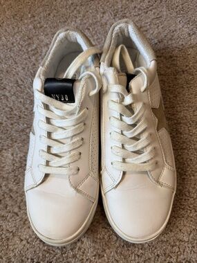 Steve Madden White Sneakers with Beige Accents